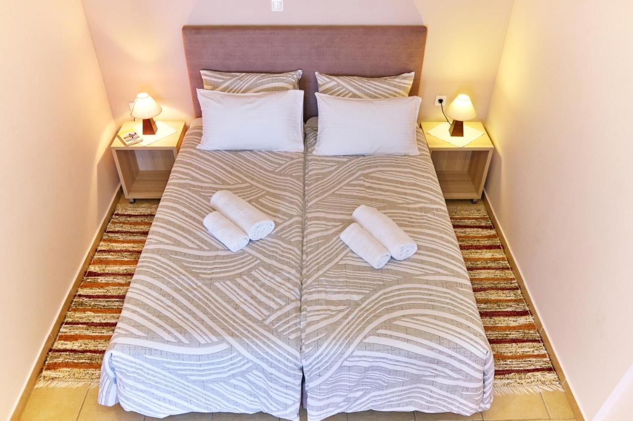 Houmis Apts & Studios Agios Georgios Pagon Dış mekan fotoğraf
